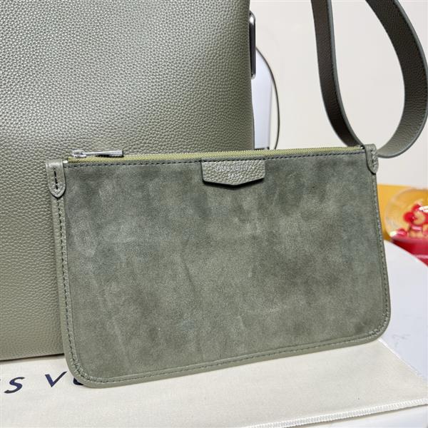 2026120181651570 270